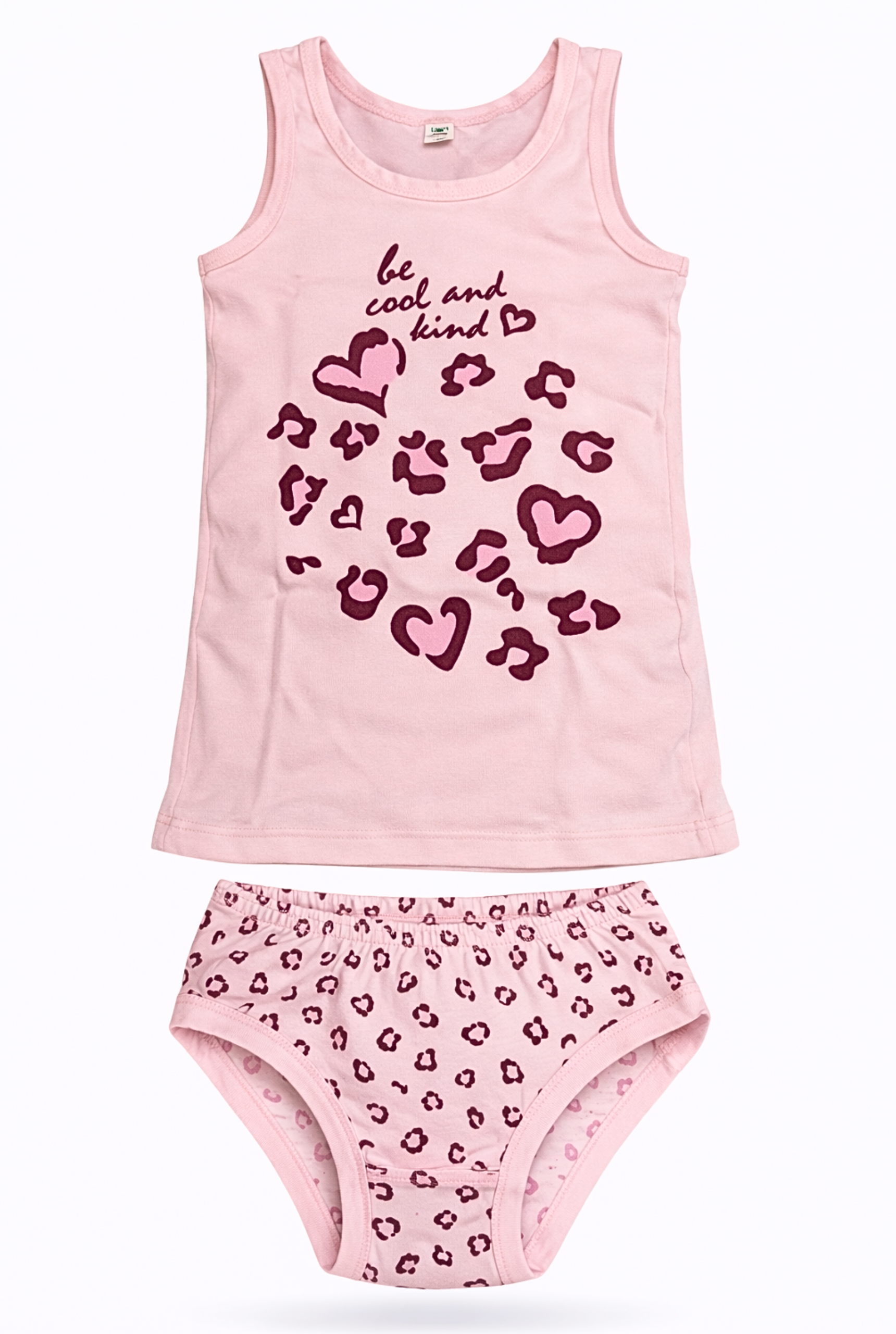 Nežno roze pamučni komplet za devojčice sa majicom na bretele, srcima i leopard dezenom uz natpis Be Cool and Kind.