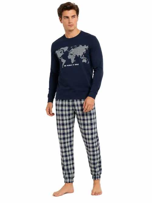 Muška pamučna pidžama Bear Underwear Art. 1010 teget sa kariranim pantalonama i world map printom, dugih rukava, Arilje